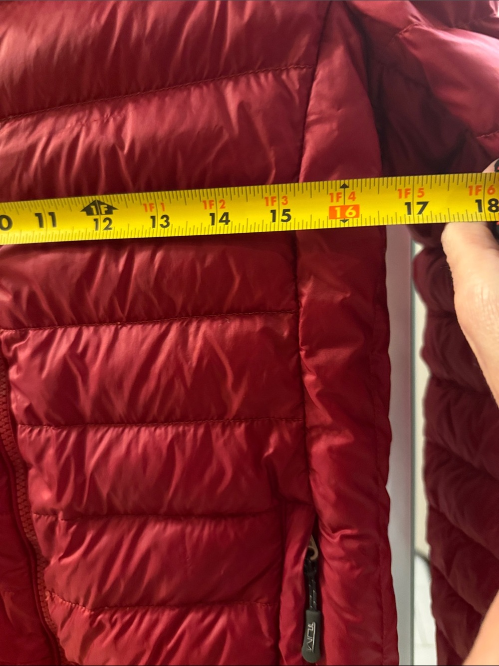 Tumi Packable Women's Red Quilted Puffer - Picture 7 of 8